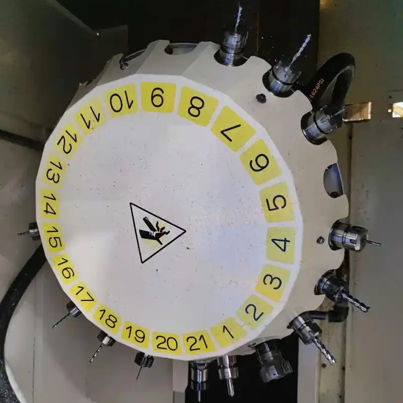 鉆攻機(jī)換刀 鉆攻機(jī)換刀